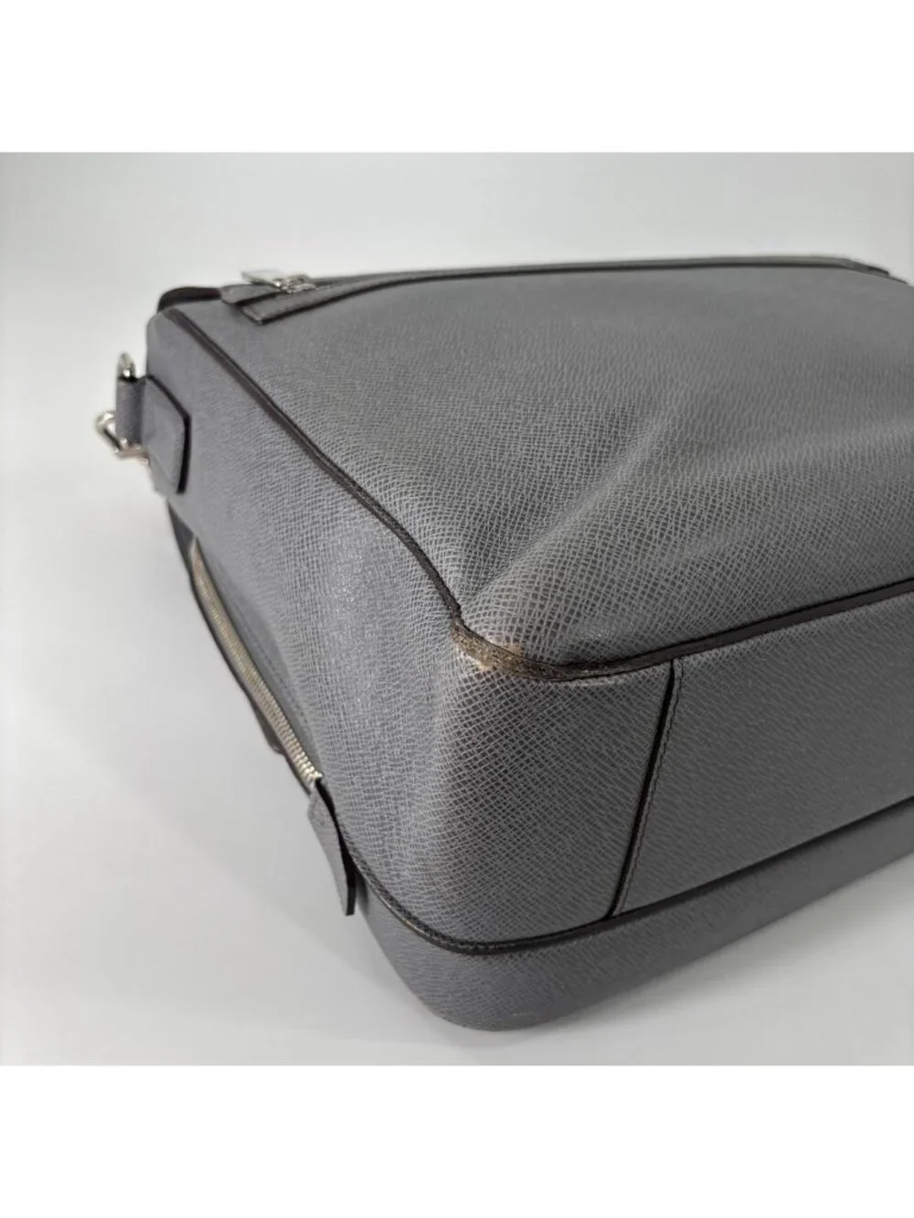 Louis Vuitton Super Taiga Vasili GM Business Bag Gray
